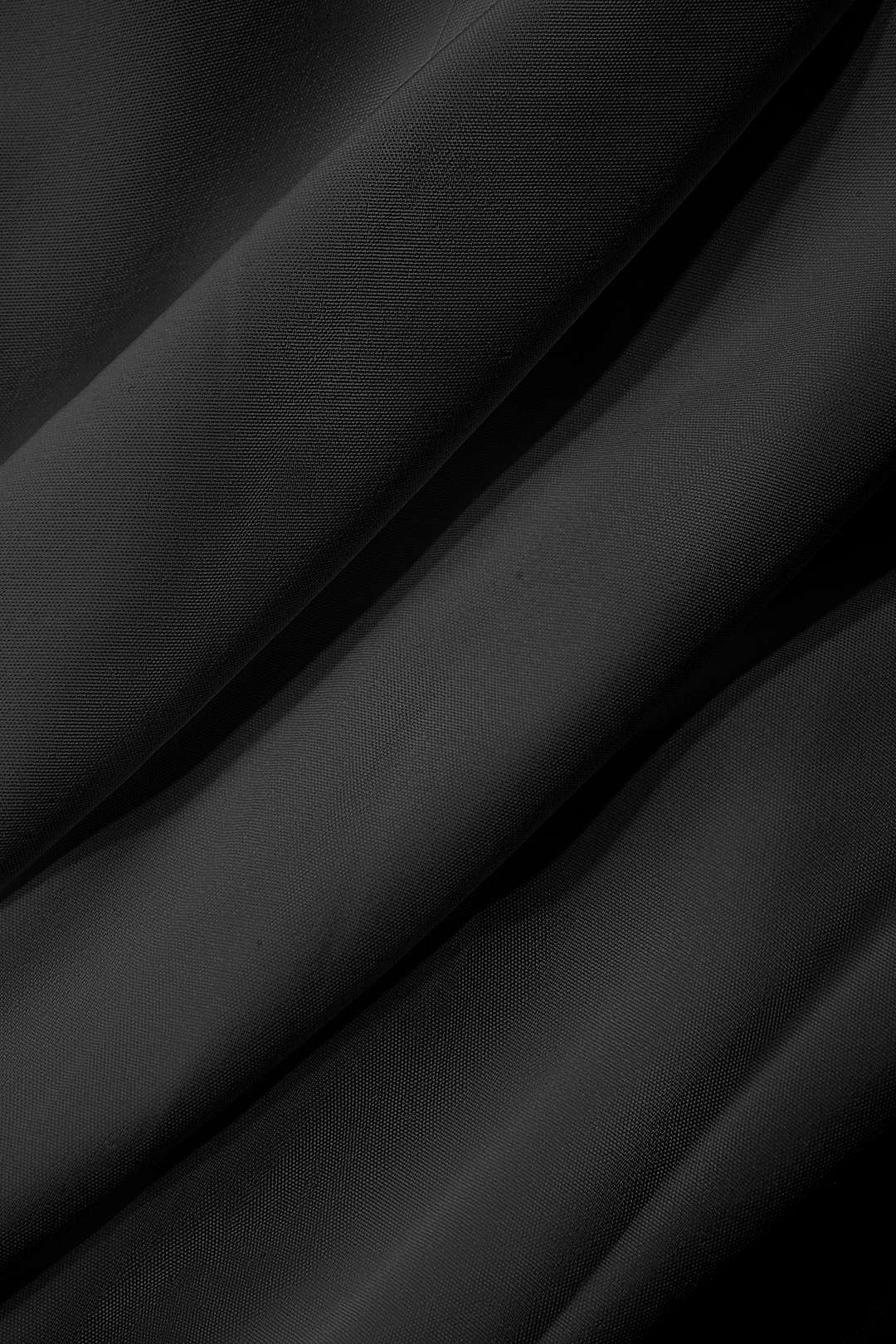 Yüksek Yaka Kesik Detaylı Pliseli Maksim Elbise