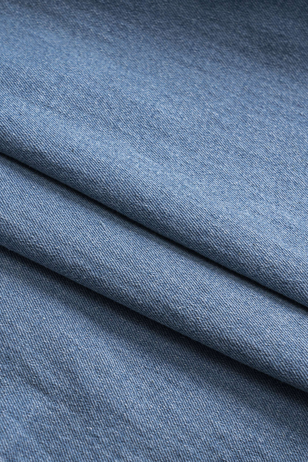 Büzgülü Tek Omuz Asimetrik Çekme Üst ve Denim Yıkanmış Düğme Cepli Yarık Etek Seti