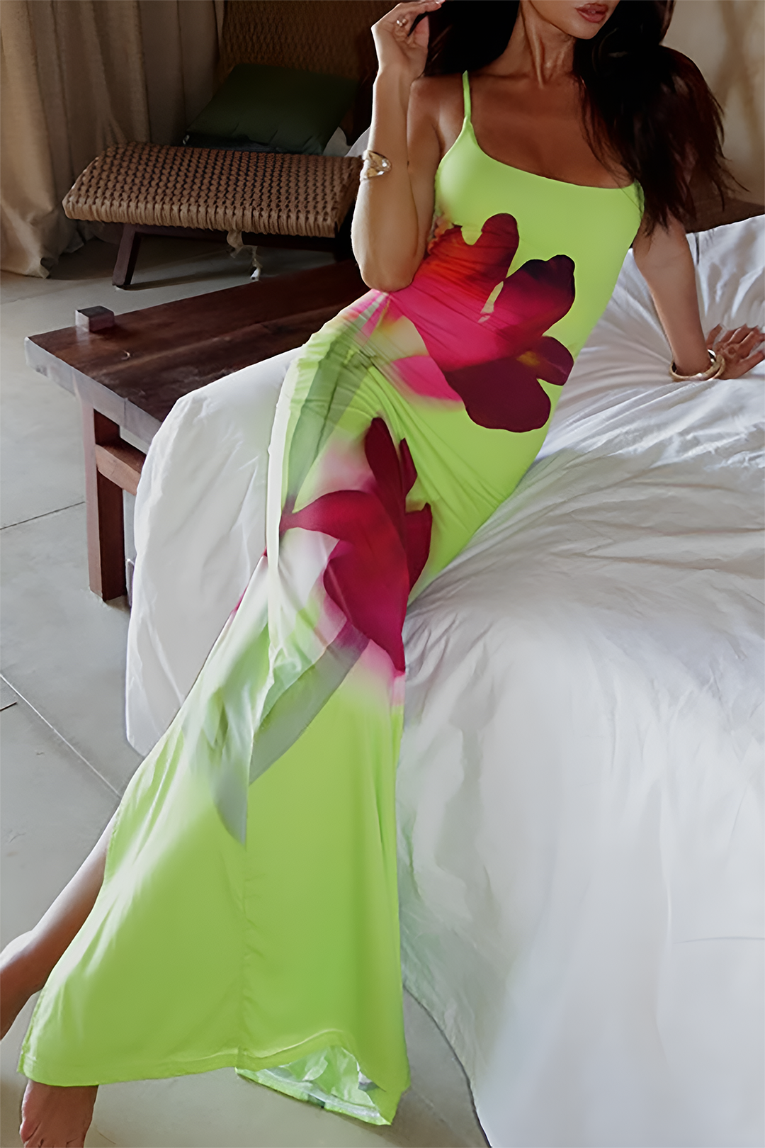 Çiçek Desenli Yırtmaçlı Maxi Elbise