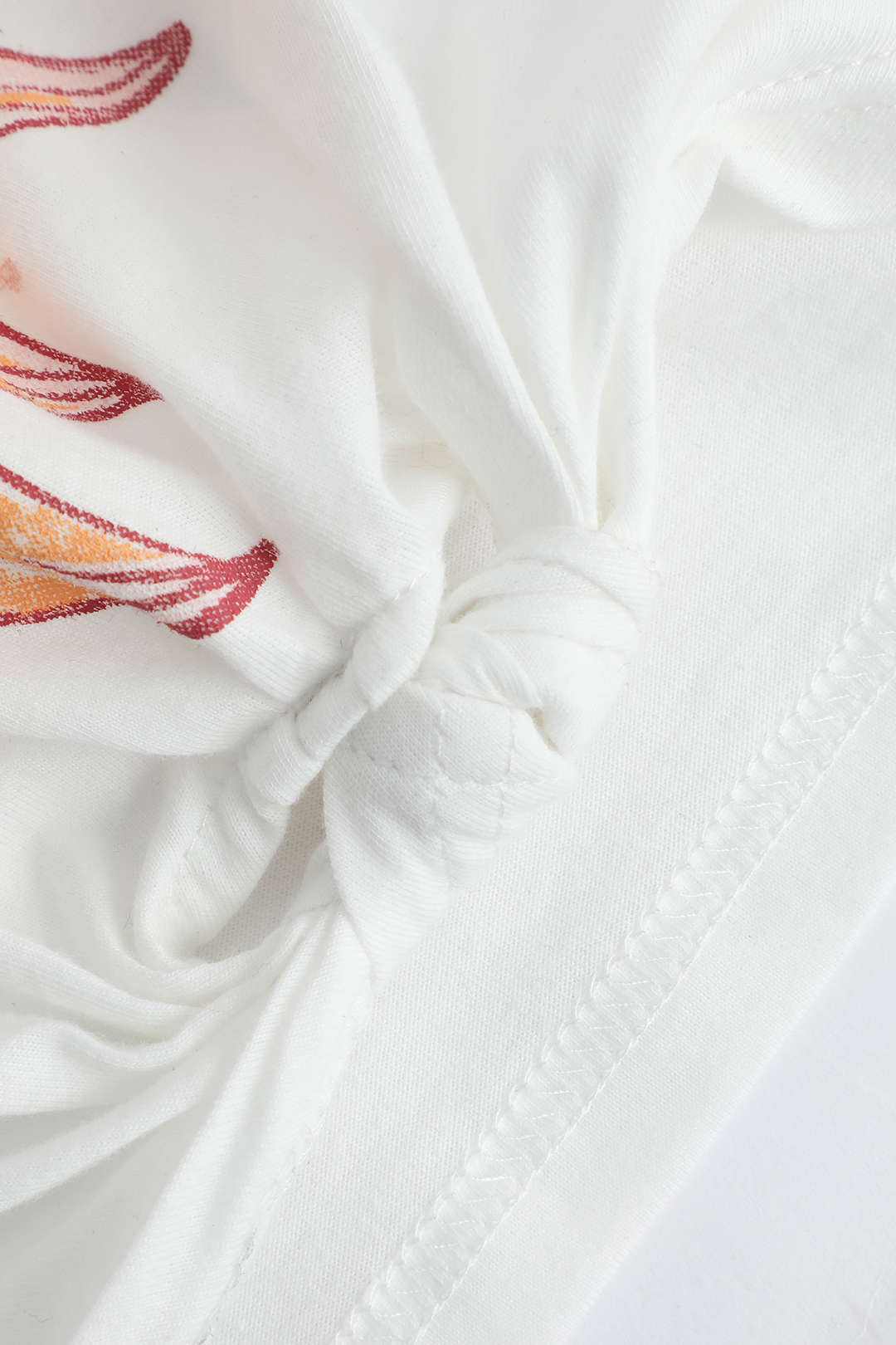 Çiçek Desenli Kenar Düğümlü Kısa Kol T-Shirt