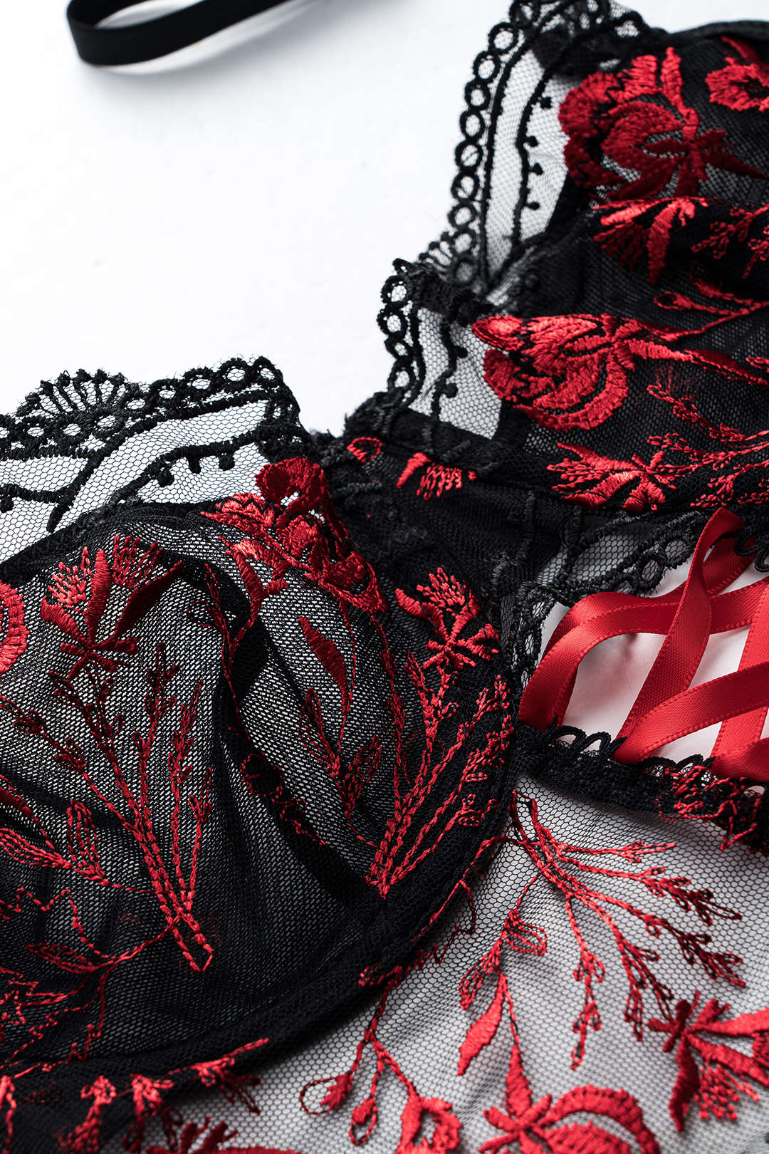 Tül Nakışlı Bağlamalı Büstiyer ve Jartiyer Takımı