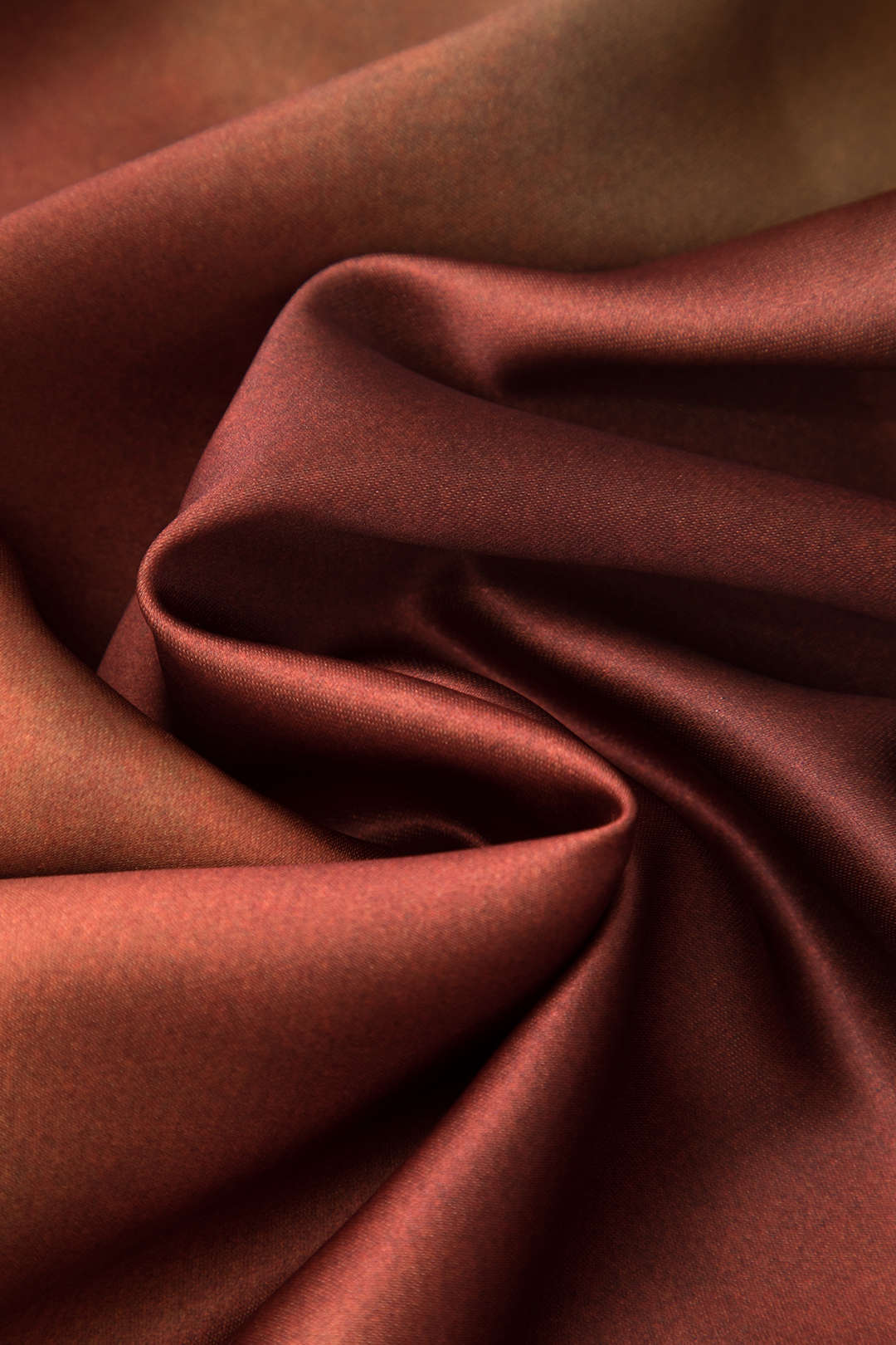 Çiçek Desenli Asimetrik Kapüşonlu Saten Maxi Elbise