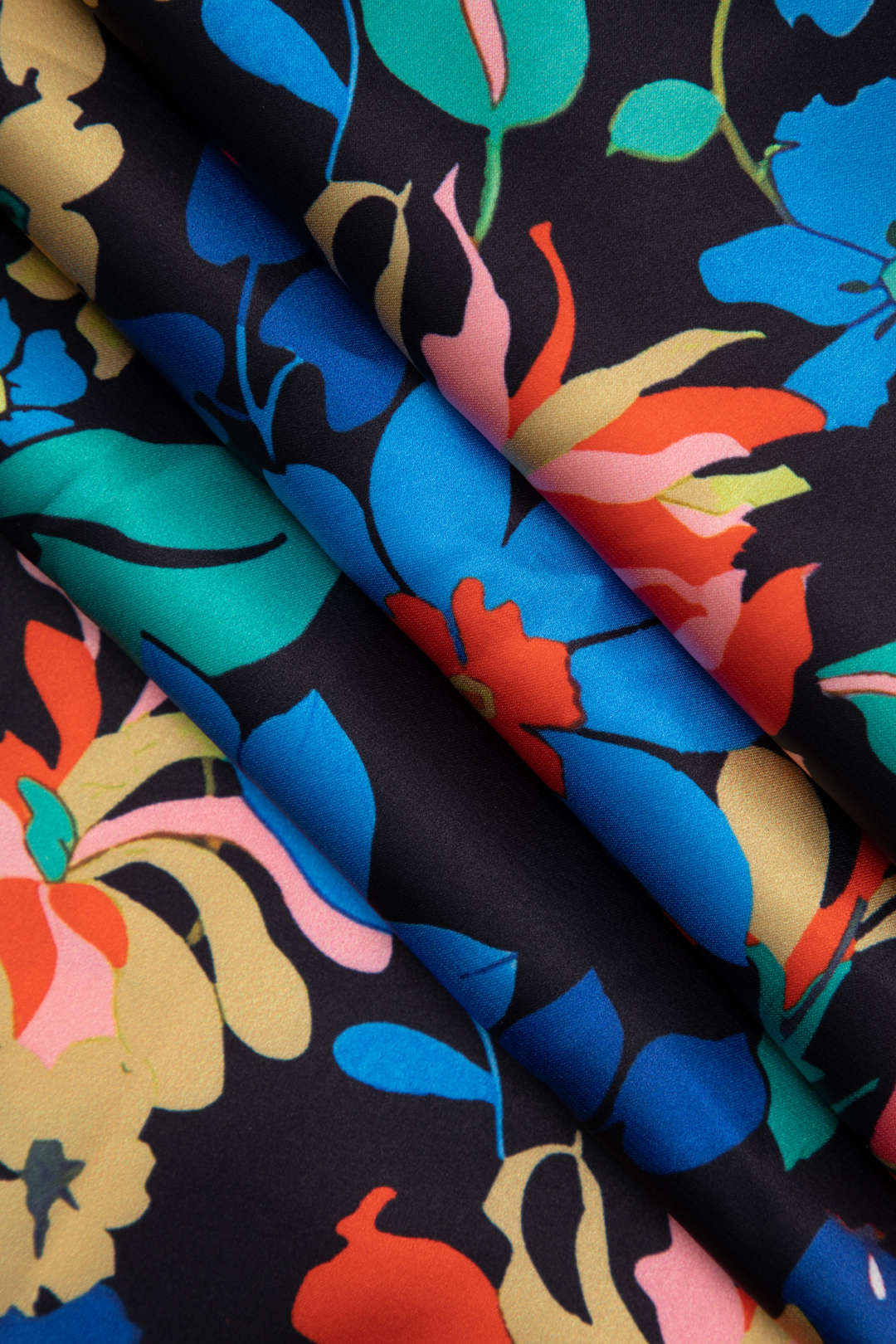 Çiçek Desenli Dantel Detaylı V Yaka Maxi Elbise