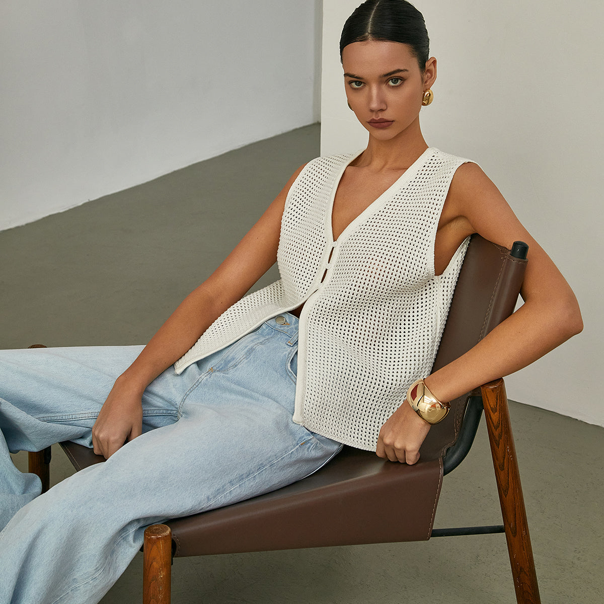 İçi Boş Kolsuz Örgü Hırka