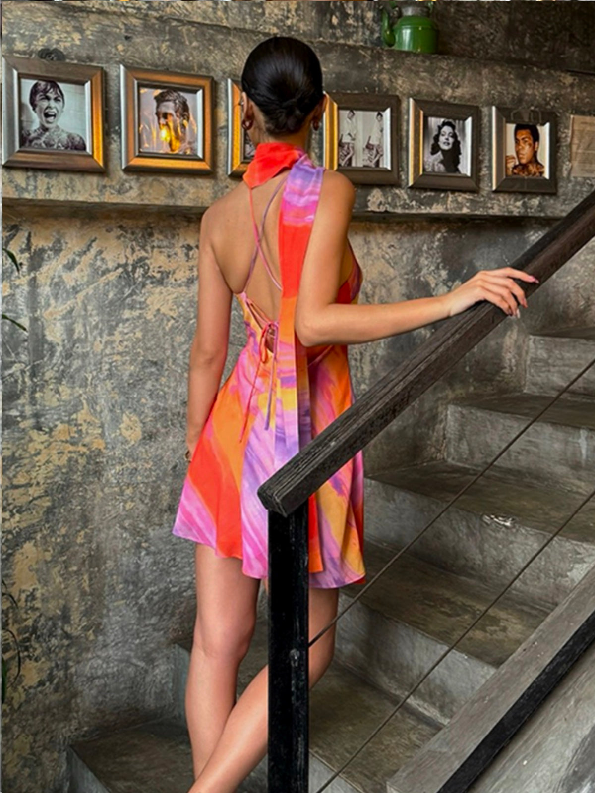 Olyssa Halter Sırt Dekolteli Batik Kısa Elbise