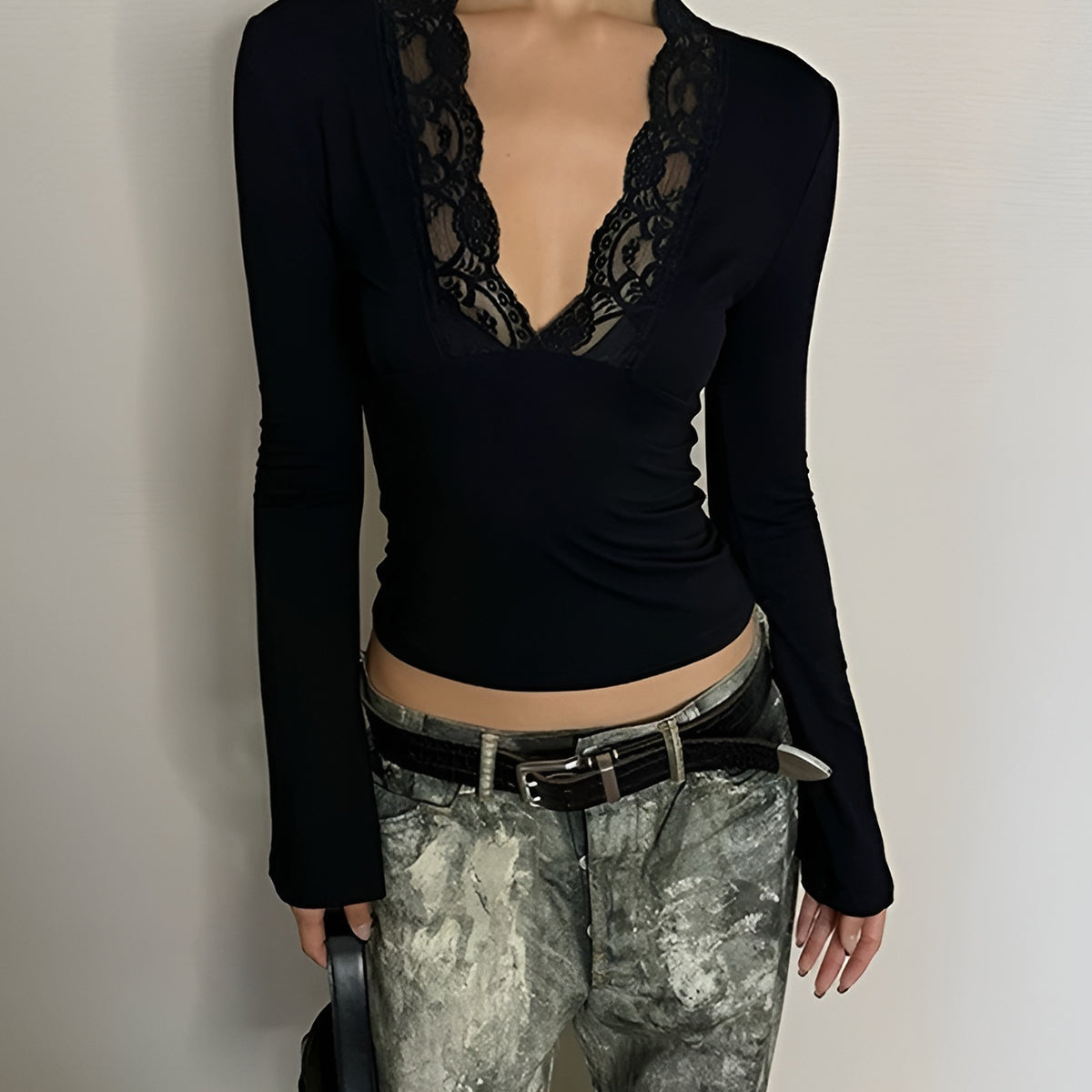 Dantel Süslemeli V Yaka T-Shirt