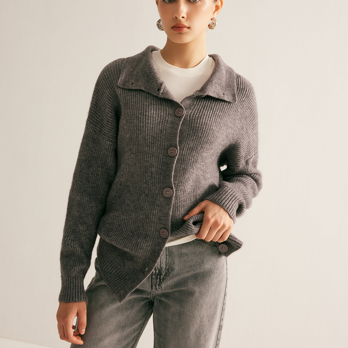 Nervürlü Düğmeli Yaka Hırka