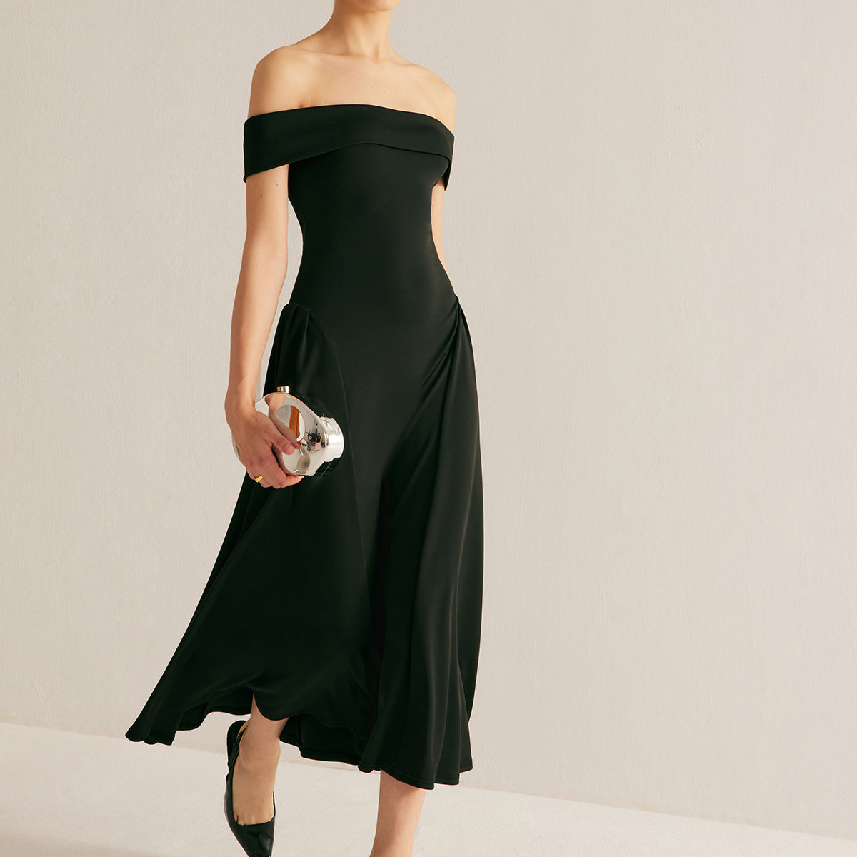 Düz Yaka Pileli Abiye Elbise