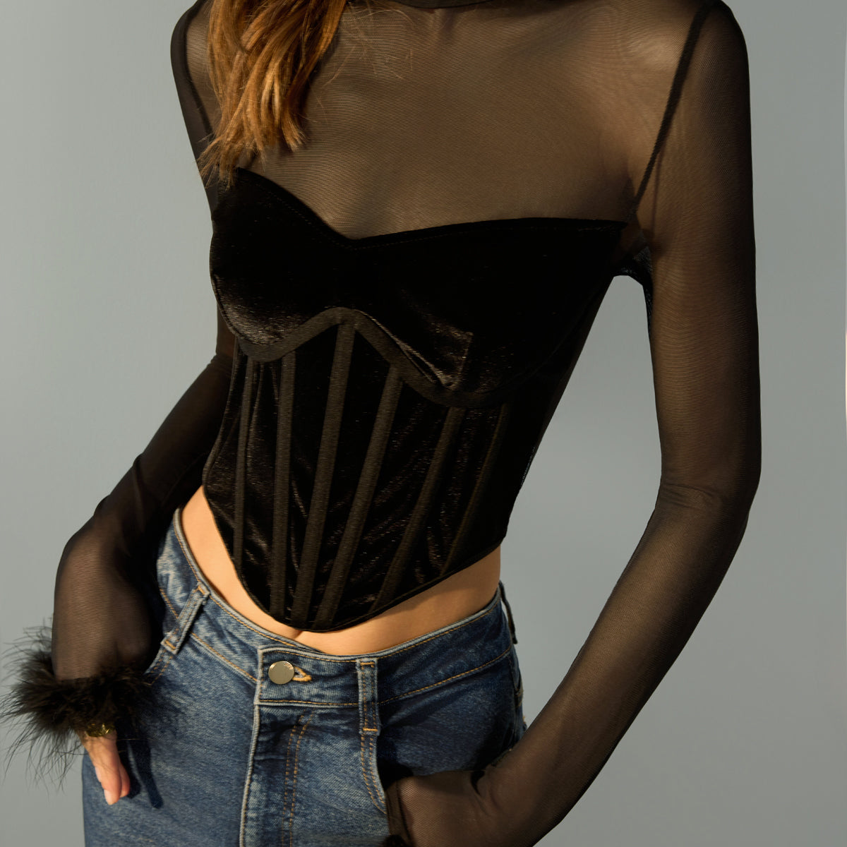 Tül Panele Aksesuarlı Kadife Kısa Bluz