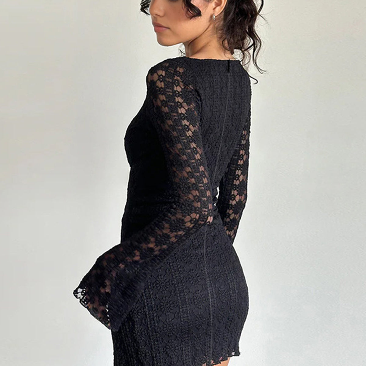 Doku Detaylı Dantel Kısa Abiye Elbise