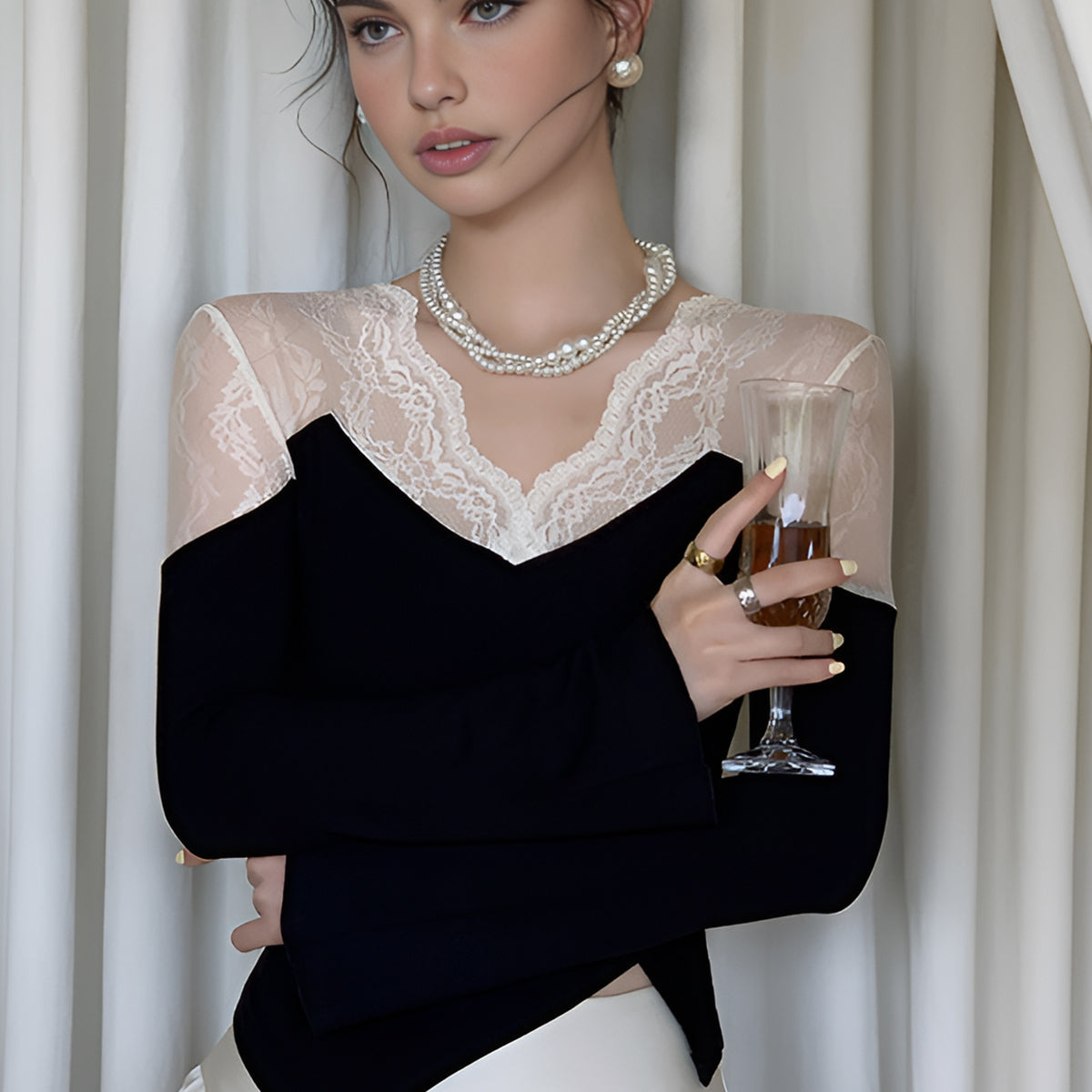 Zarif Dantel Panelli Şık Asimetrik Dar Bluz