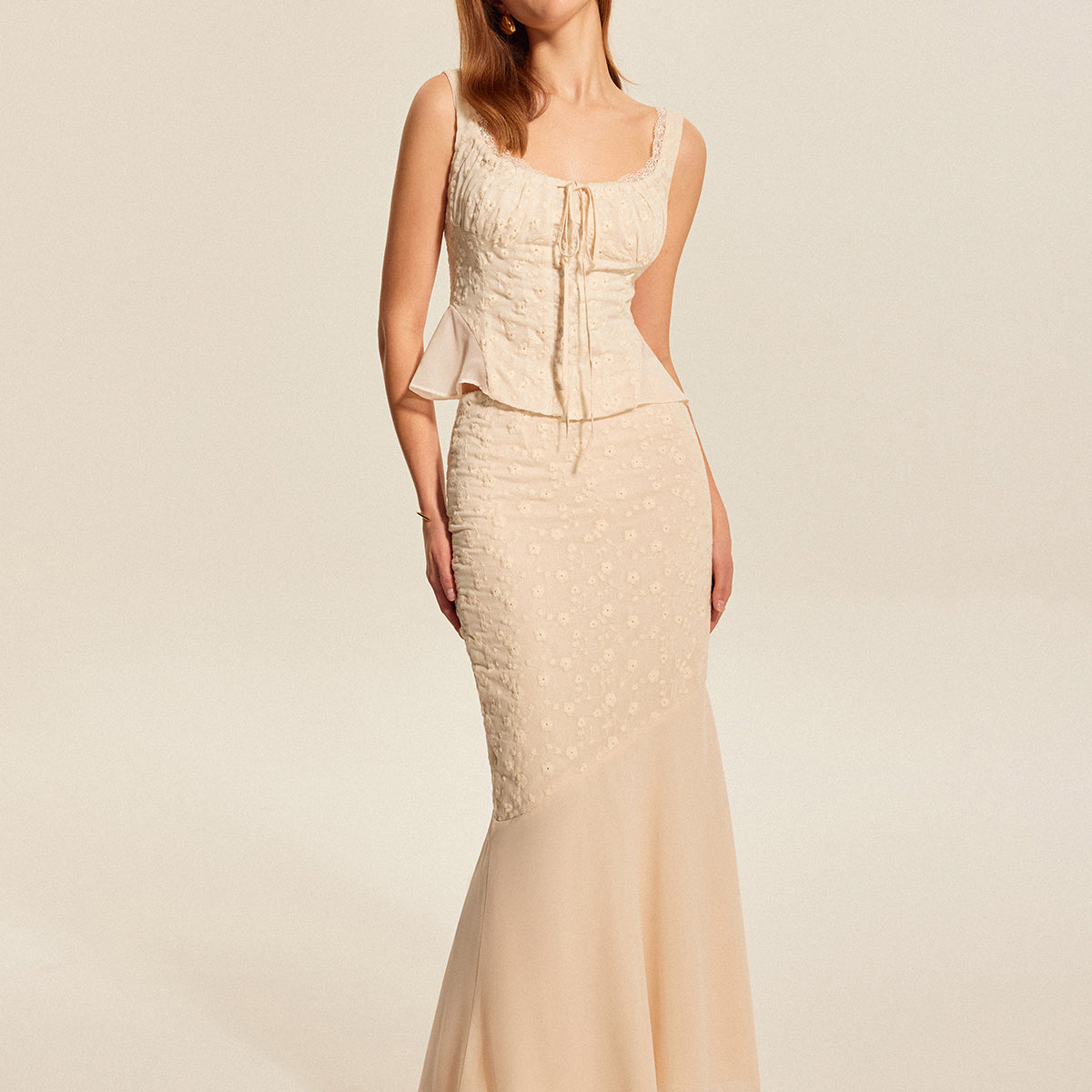 Çekici Çiçek Desenli Nakışlı A-Etek