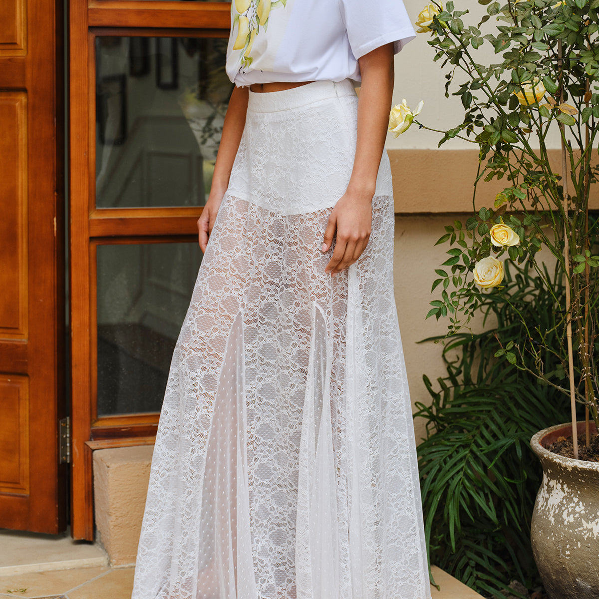 Orta Bel Yarı Şeffaf Dantel Etek