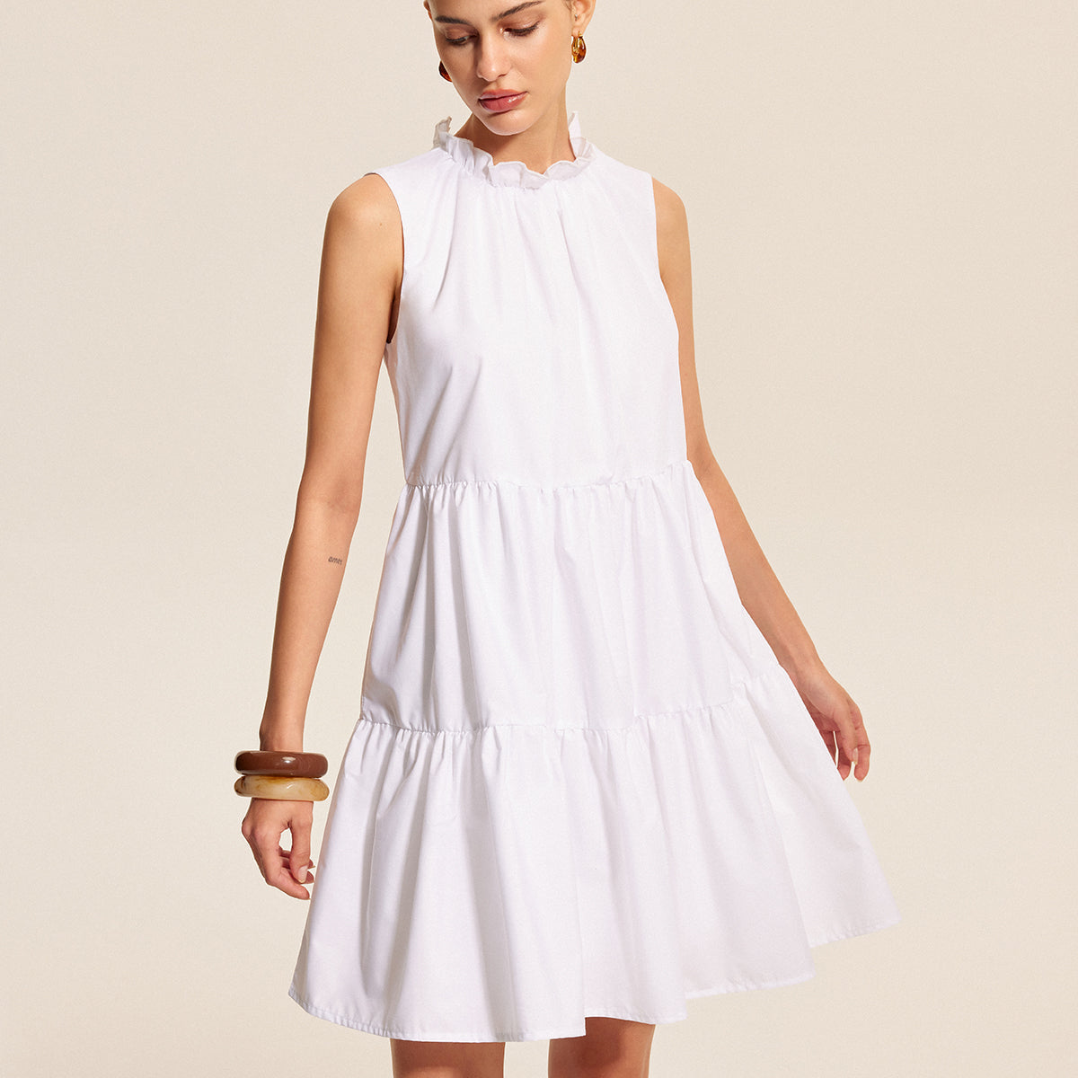 Şık Volanlı Bağcıklı Katmanlı Elbise ile Cazibeli Bir Görünüm