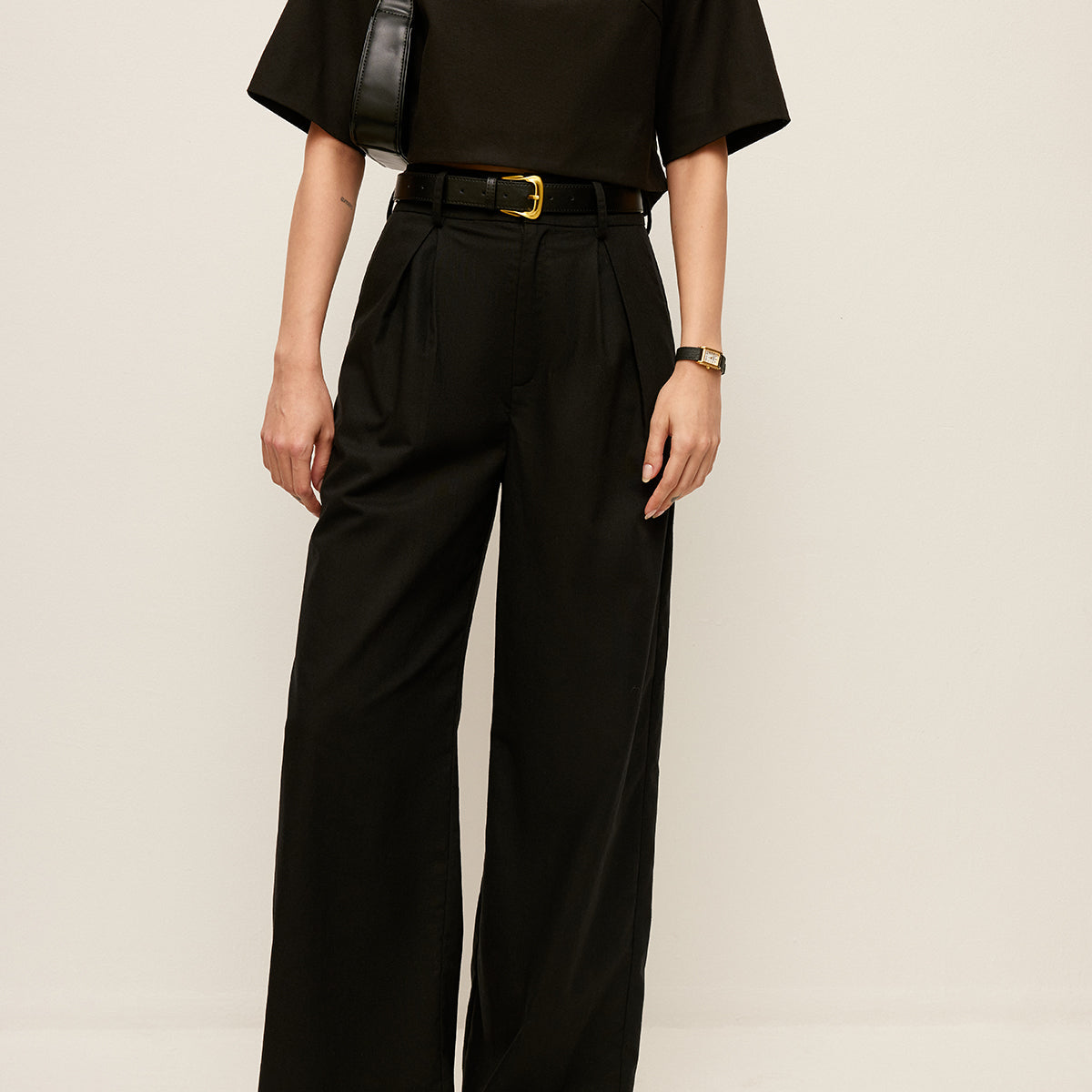 Şık Yüksek Bel Geniş Paça Pantolon, Şık Kemer ve Pratik Ceplerle