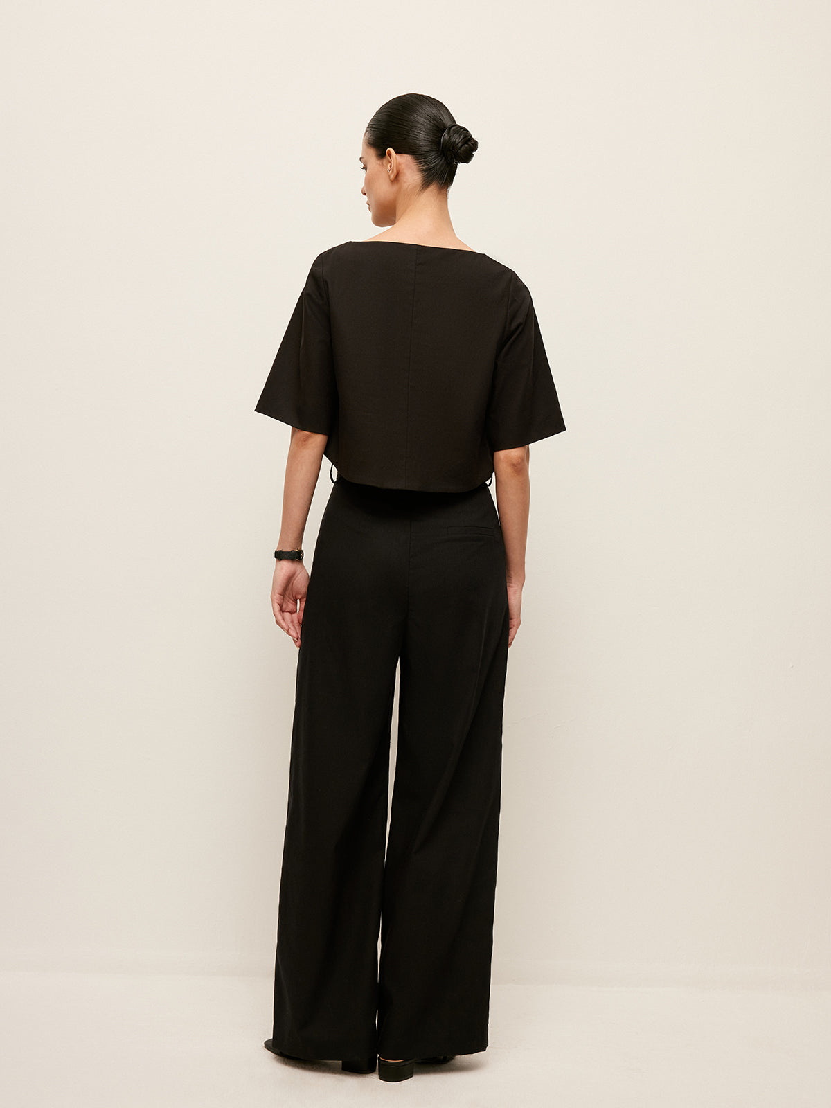 Şık Yüksek Bel Geniş Paça Pantolon, Şık Kemer ve Pratik Ceplerle