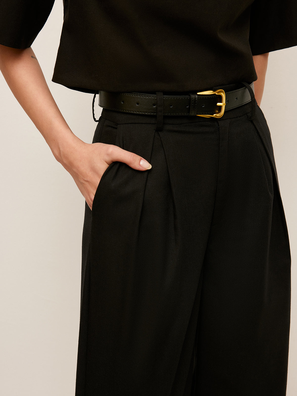 Şık Yüksek Bel Geniş Paça Pantolon, Şık Kemer ve Pratik Ceplerle