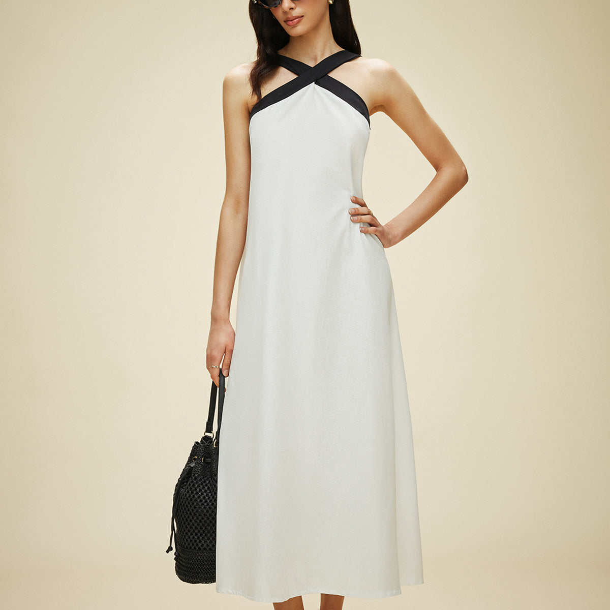 Şık Sırtı Açık Halter Elbise - Yarı Şeffaf Pamuk ve Keten Karışımı