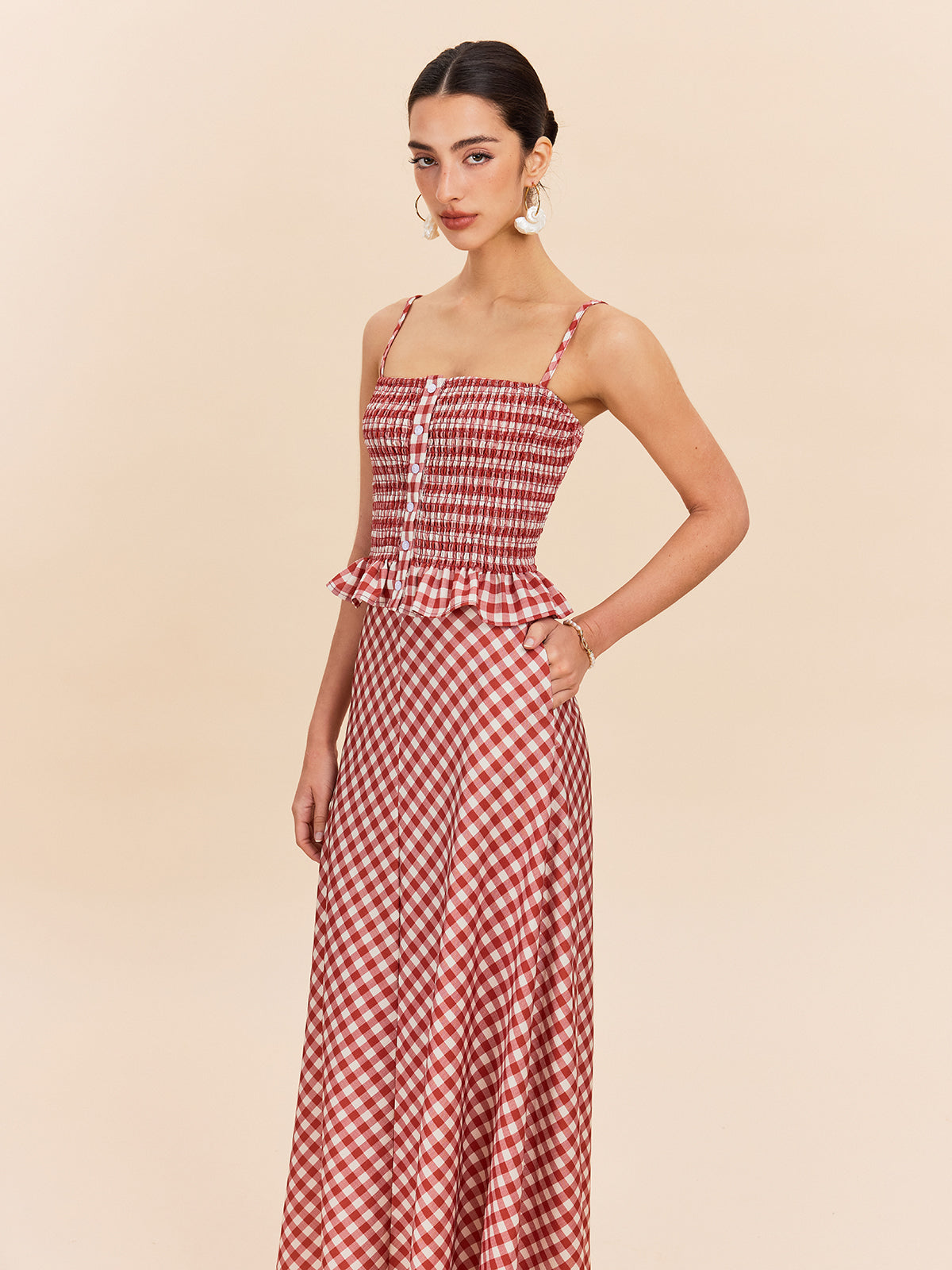 Şık Kareli Cepli Etek ile Rahat Stil