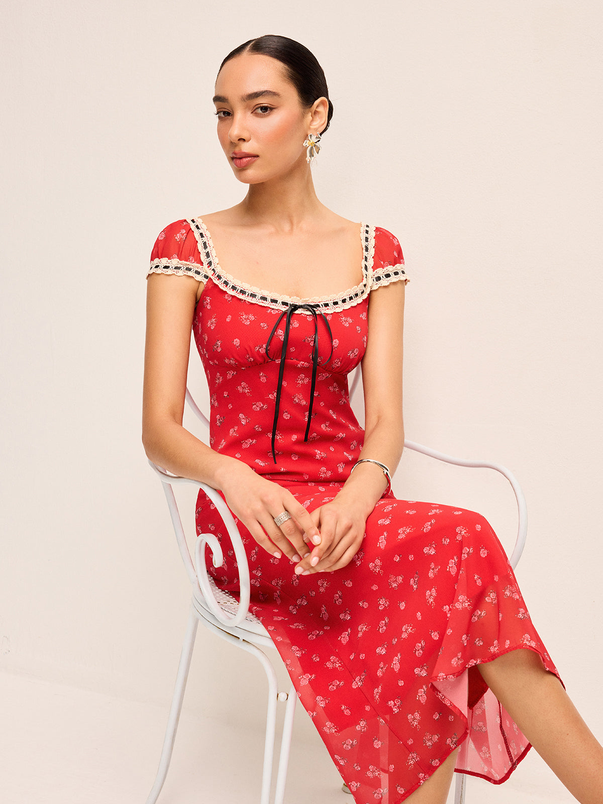 Çiçekli Sırt Bağlamalı Elbise