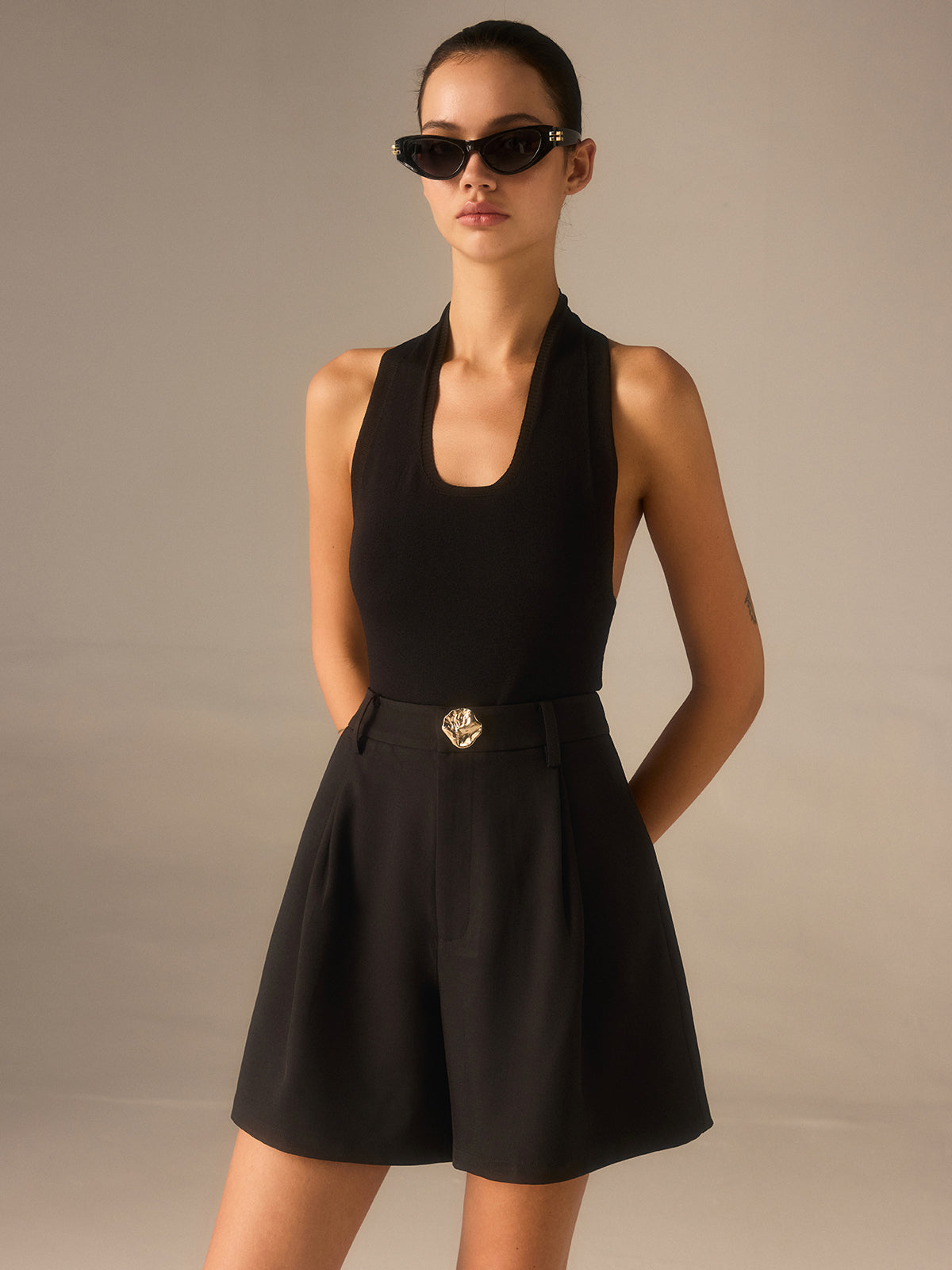 Metal Detaylı Yüksek Bel Şort