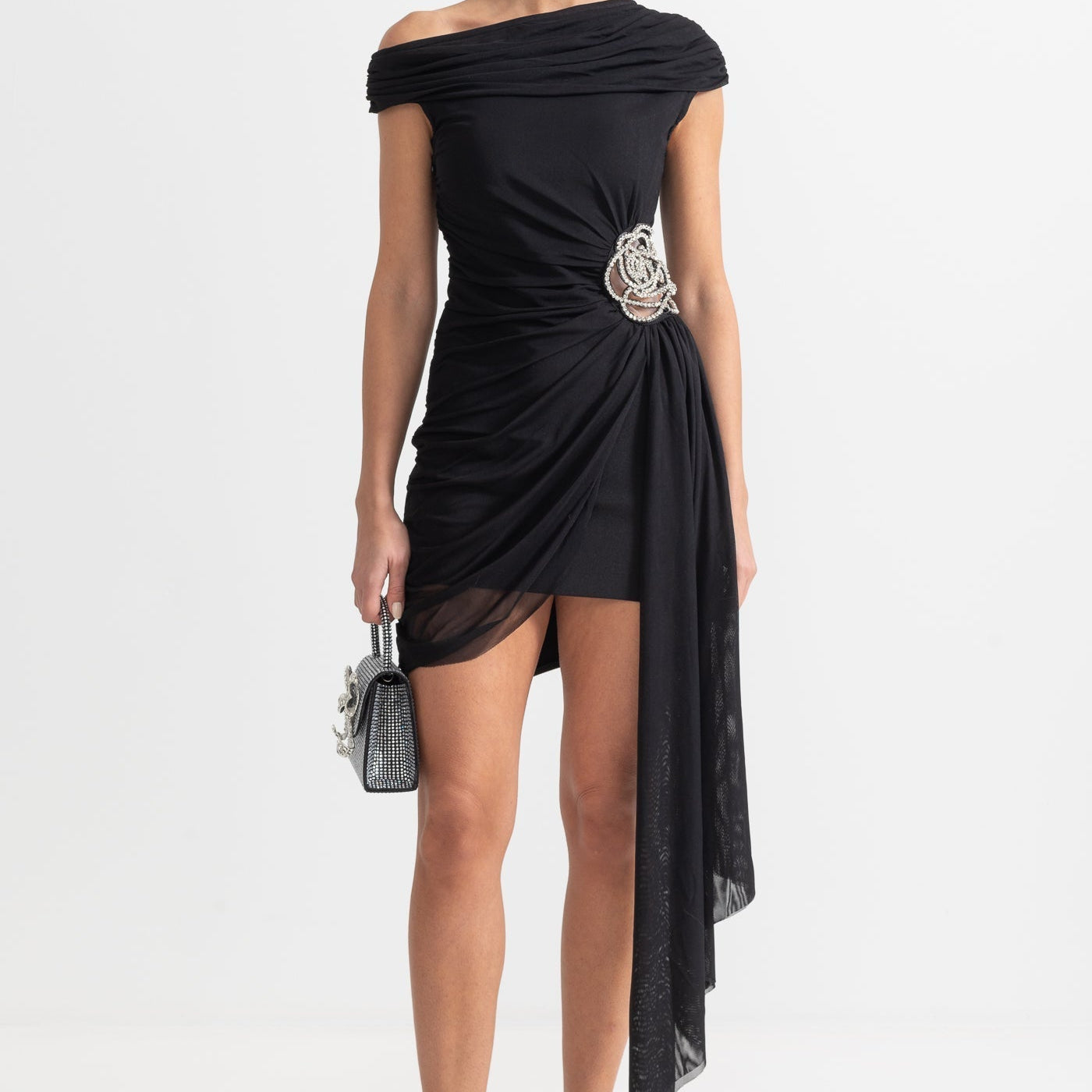 Gümüş Çiçekli Broşlu Tek Omuzlu Dökümlü Elbise