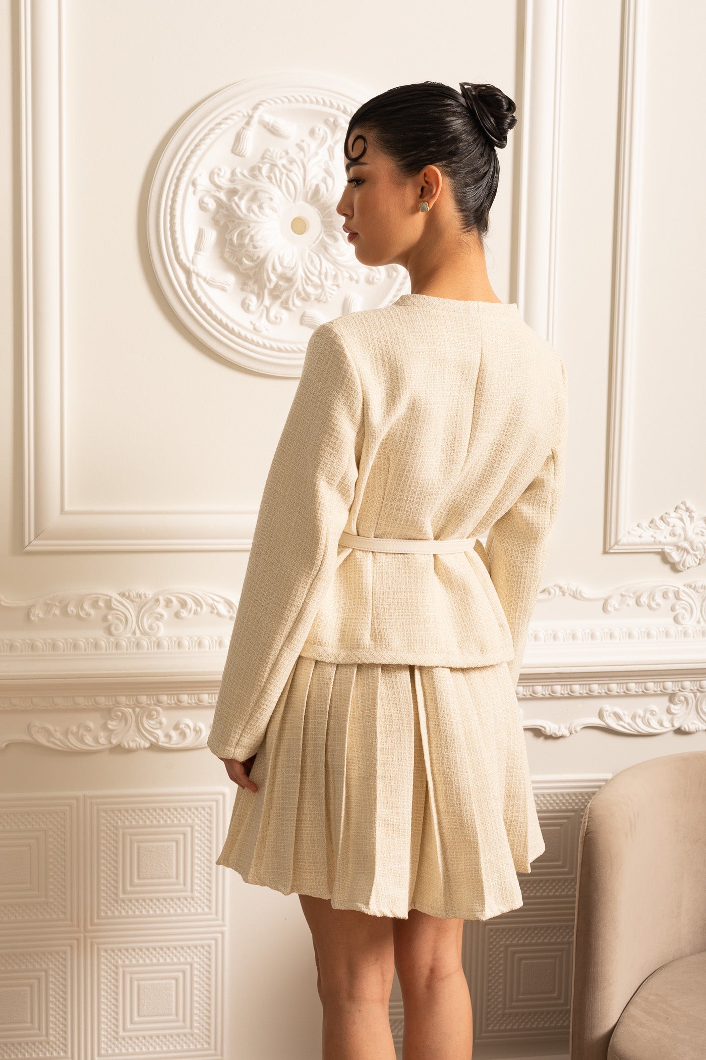 Uzun Kollu Üst ve Eşleşen Pileli Mini Etekli Dokulu Ortak Takım