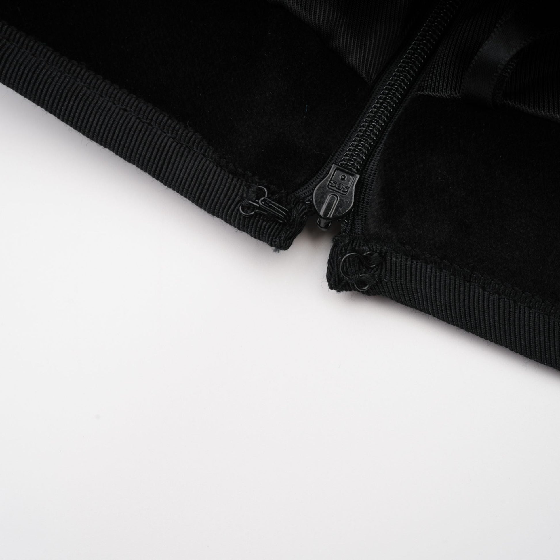 Camille Sahte Cepli, Kristal İşlemeli Etek