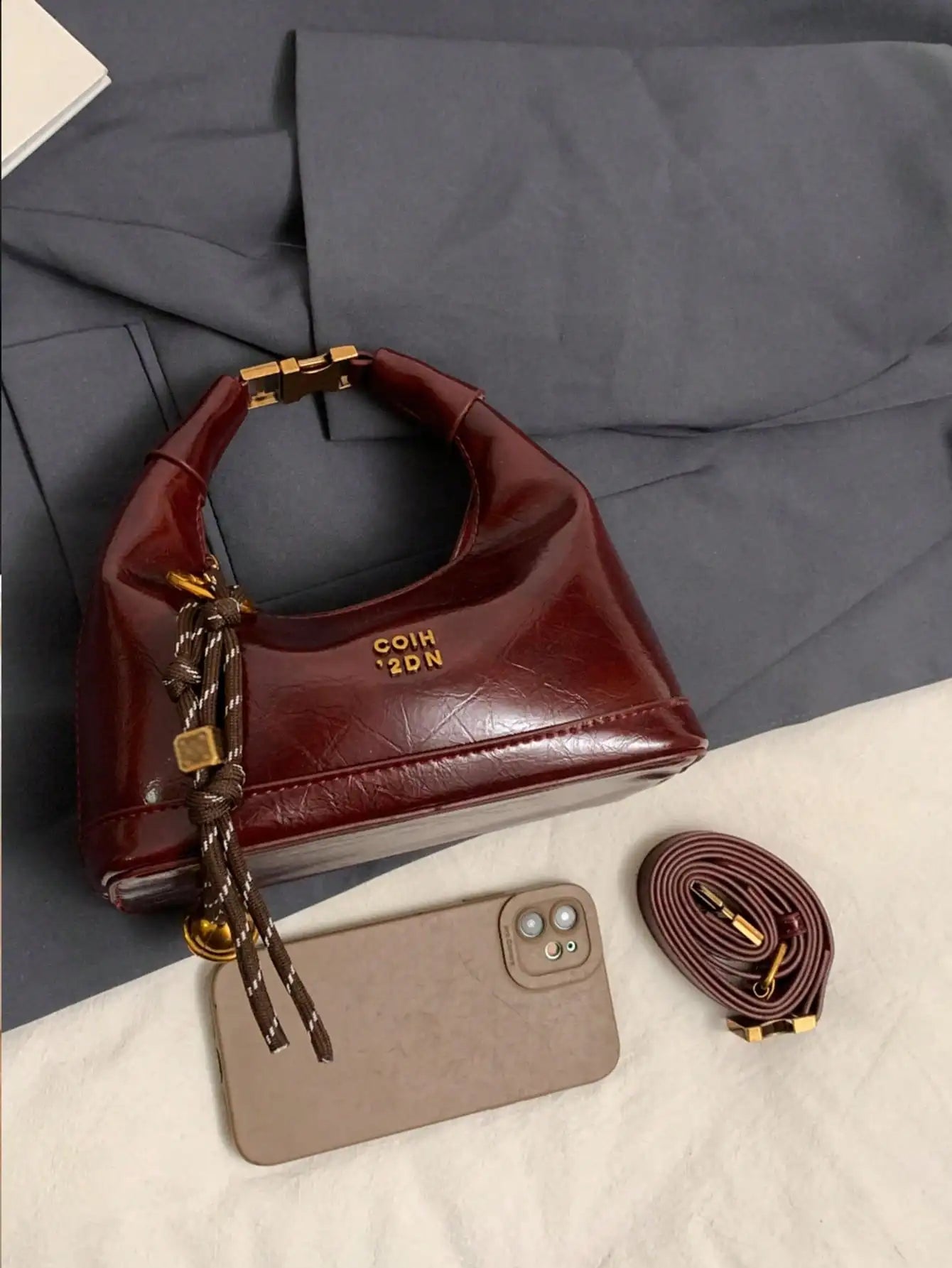 LuxeCharm Zincirli Omuz Çantası