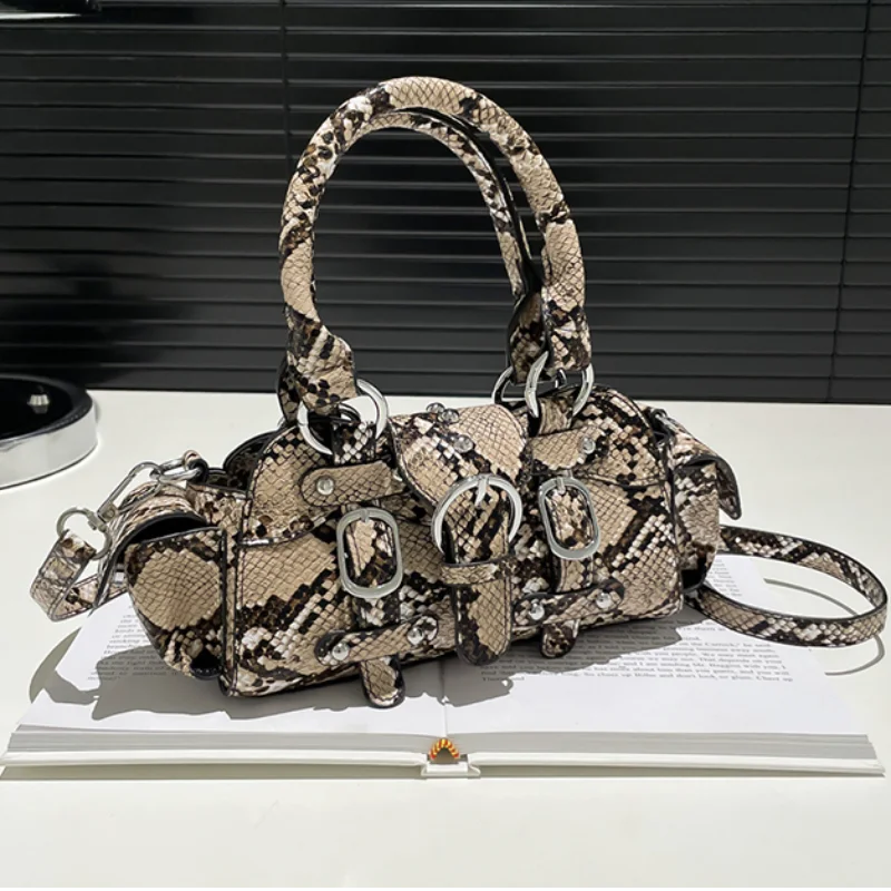 Urban Chic Tokalı Mini Çanta