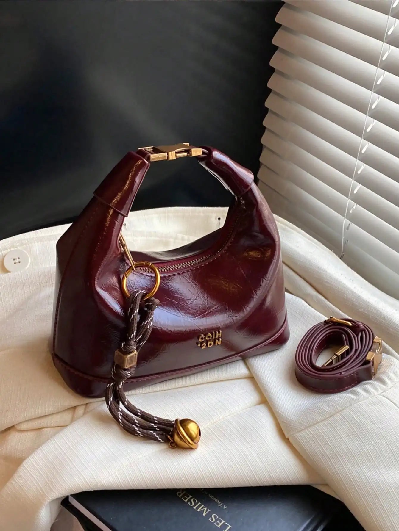 LuxeCharm Zincirli Omuz Çantası