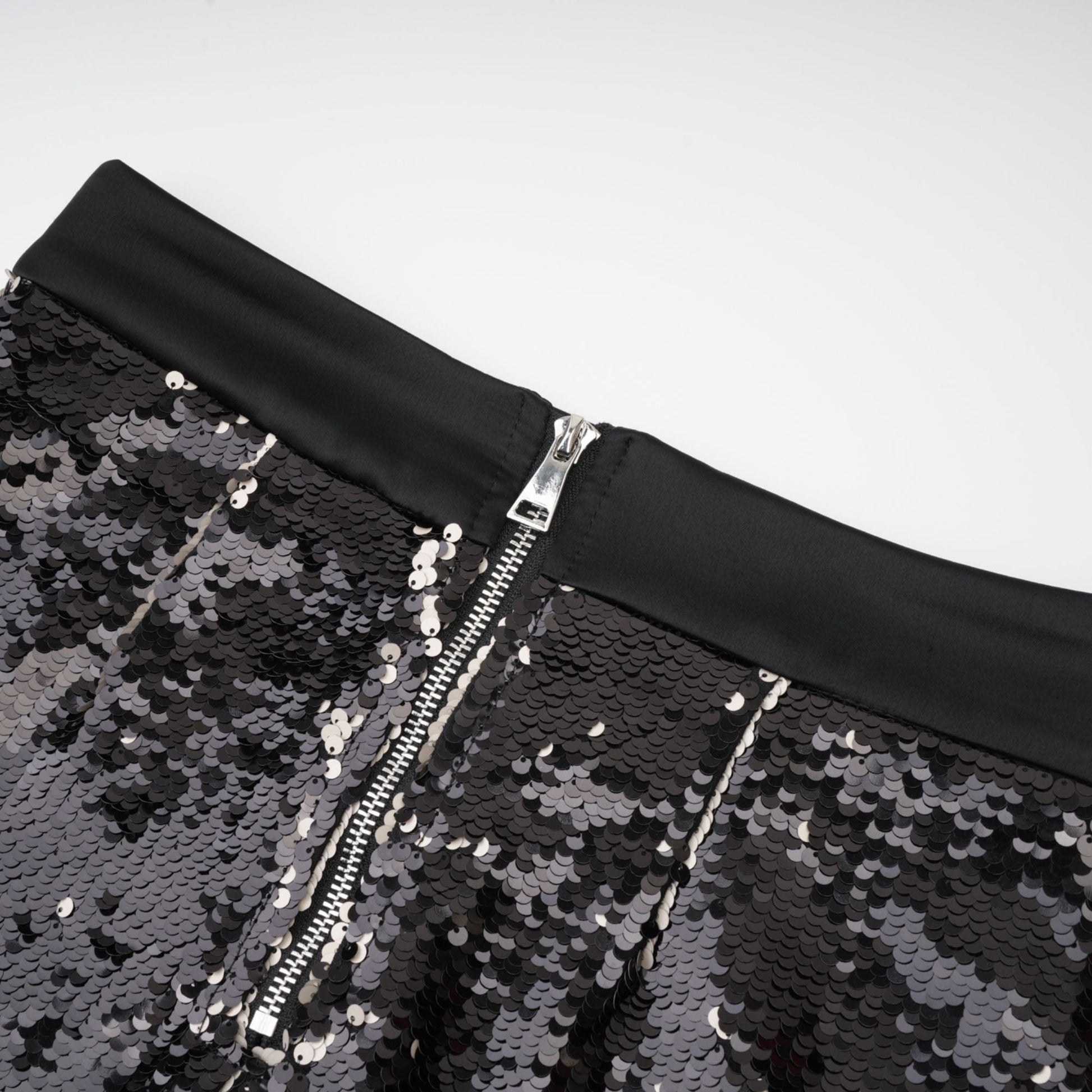 Magali Siyah Pullu Mini Etek