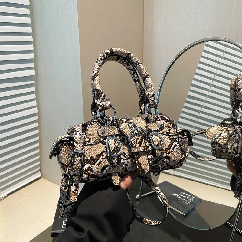 Urban Chic Tokalı Mini Çanta