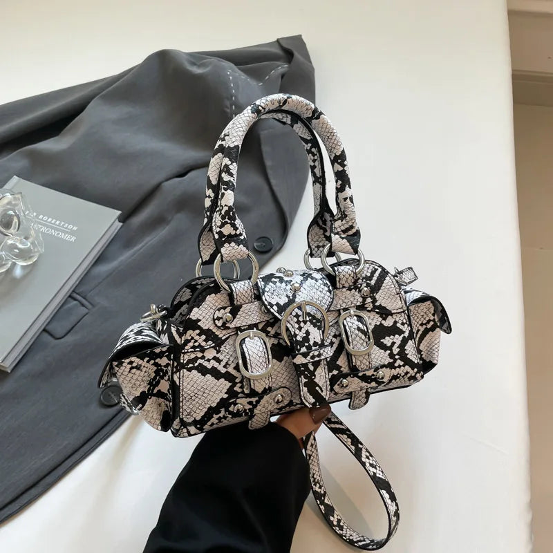 Urban Chic Tokalı Mini Çanta