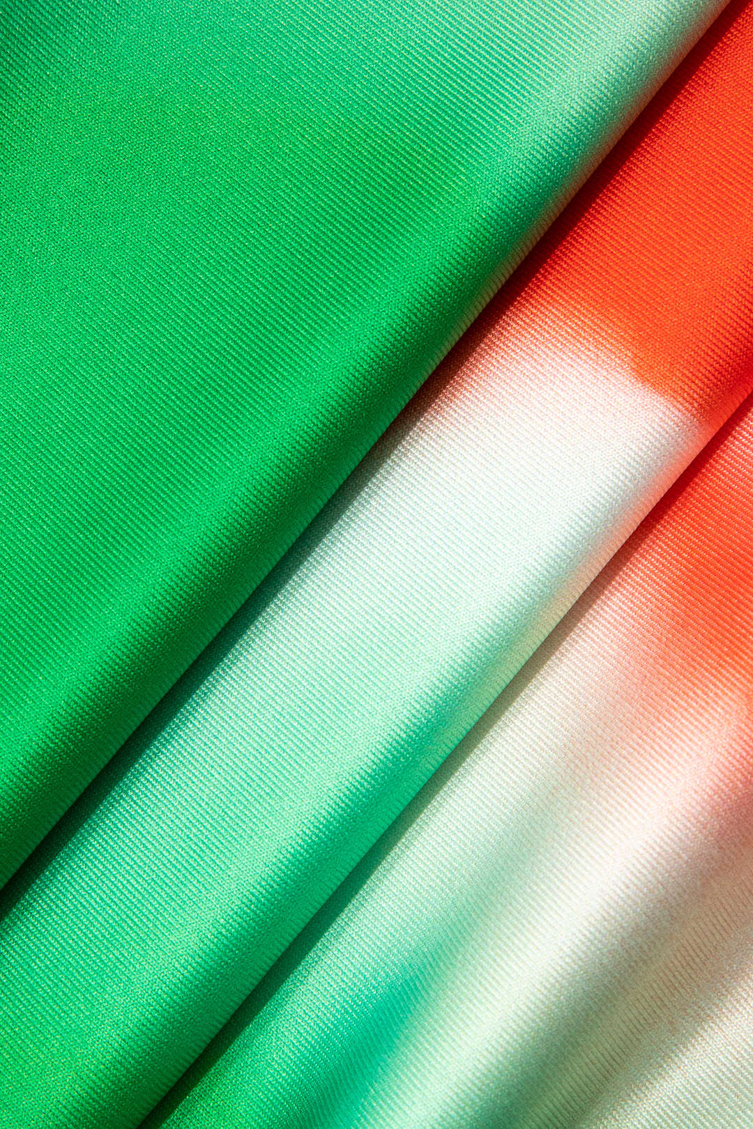 Çiçek Desenli Yırtmaçlı Maxi Elbise