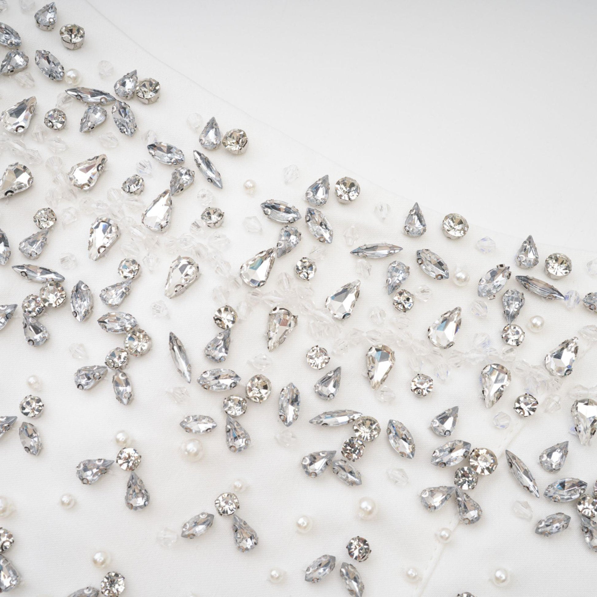 Olyssa Radiance Elegance Beyaz Taş İşlemeli Straplez Mini Elbise